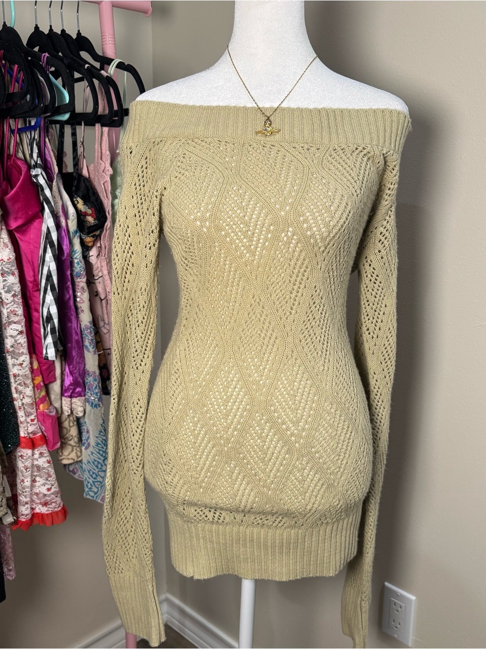 Off-Shoulder Open-Knit Beige Tuscan Mom 2000s Women’s Large Sweater Dress